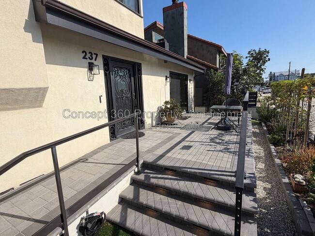 Building Photo - 237 Novara Dr