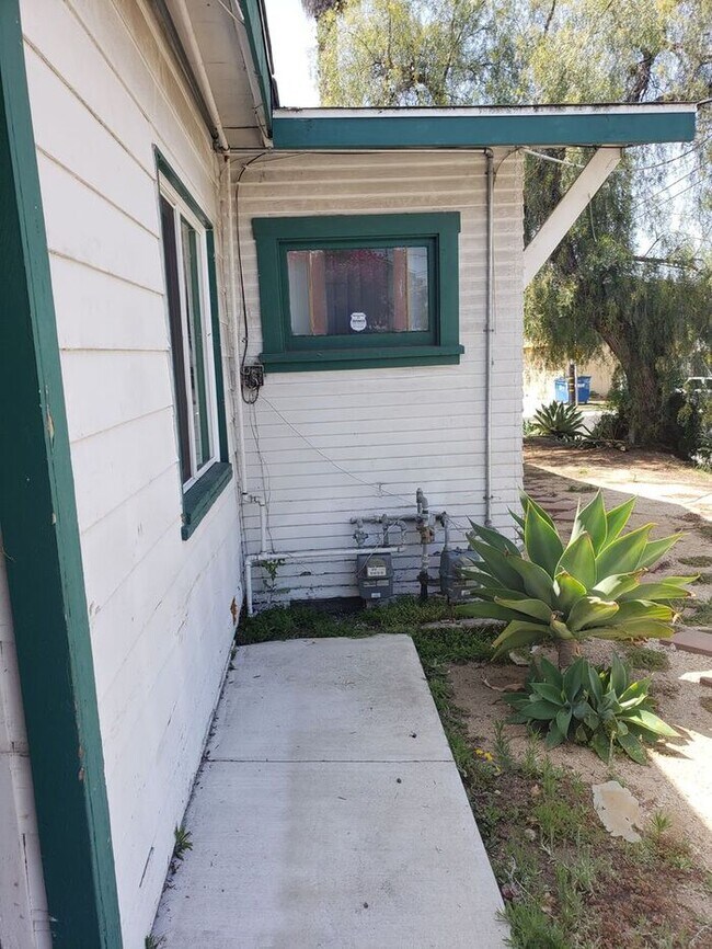 Building Photo - City Heights Duplex coming available soon!