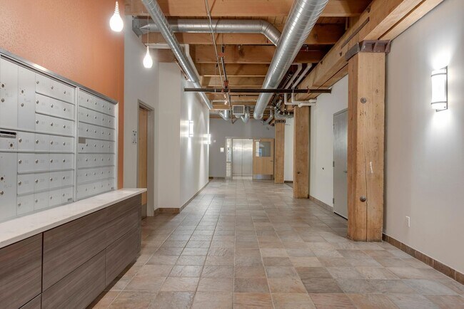 Building Photo - 404 N Washington Ave