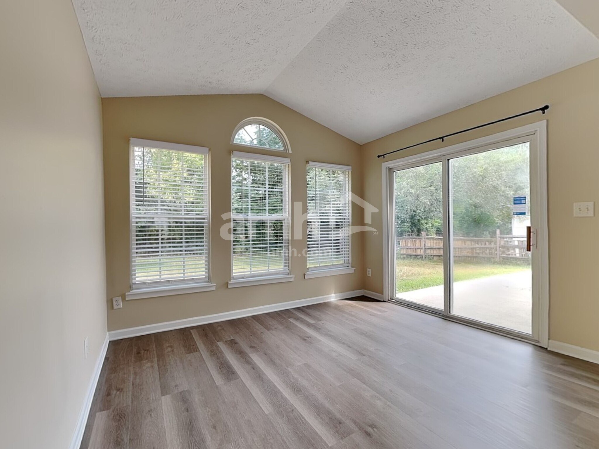 Building Photo - 530 Delaware Crossing