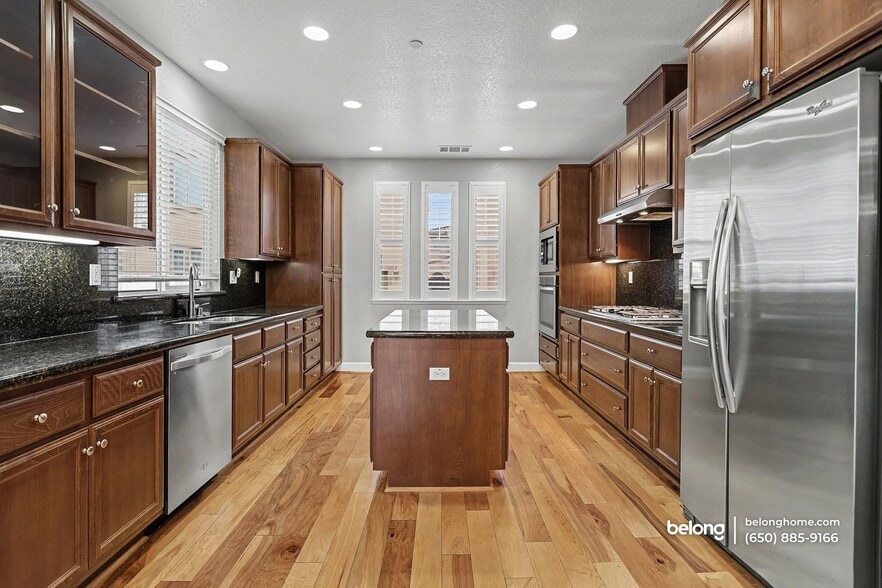 Building Photo - 568 Selby Lane