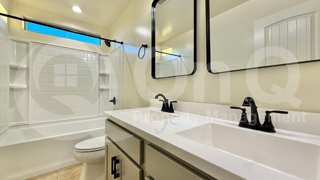 Building Photo - 1235 W Sparrow Dr