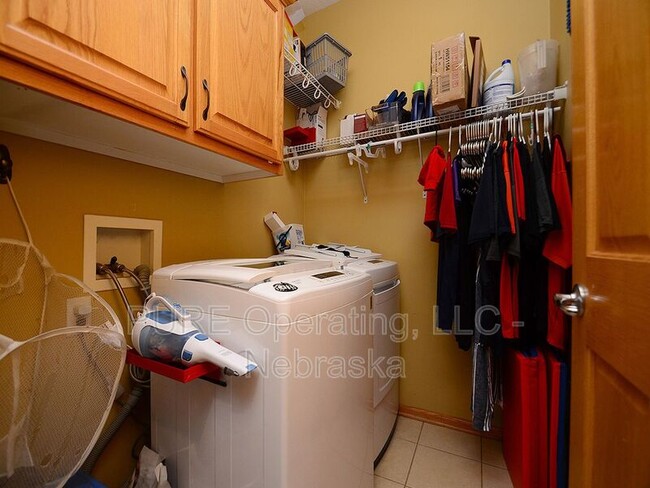 Building Photo - 2003 Crest Ridge Dr