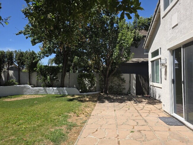 Building Photo - Beautiful house for rent in Folsom 4 bd 3 bath 1920 sq feet