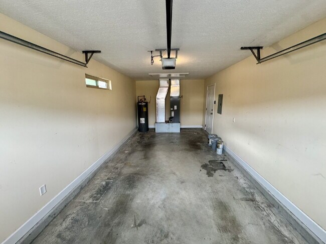 Building Photo - Charming 2 Bed, 2 Bath Home in Lynn Haven, FL - Perfect for Cozy Living!