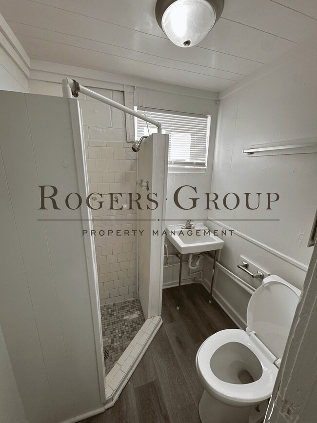 Building Photo - #450 - 914-916 Water St Duplex