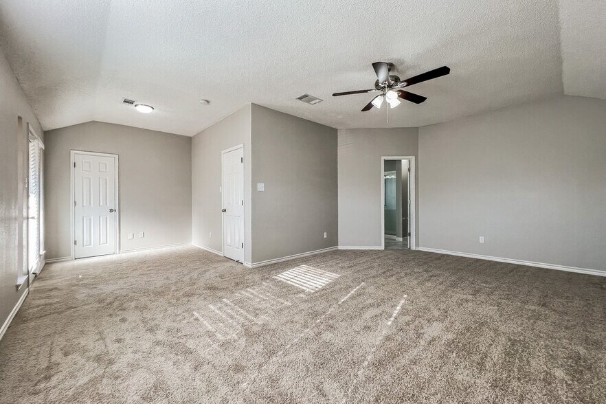 Building Photo - 6902 Graham Dr