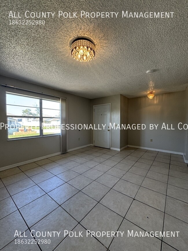 Building Photo - Nice 2 Bedroom Duplex For Rent in Lakeland