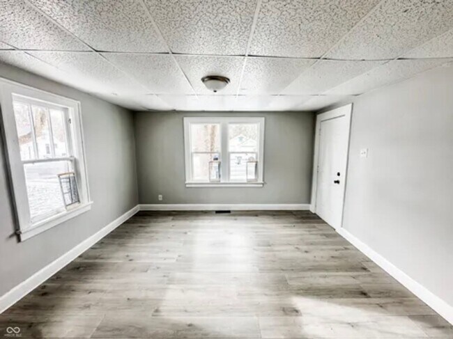 Building Photo - 2 bedroom 1 bath home