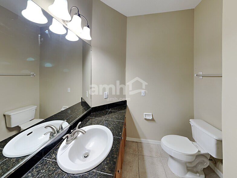 Building Photo - 6223 Blackberry Ln