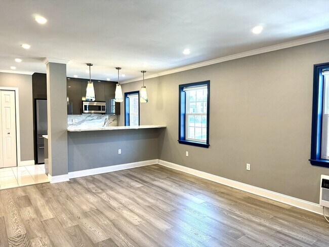 Building Photo - 27-29-29 Commonwealth Ave