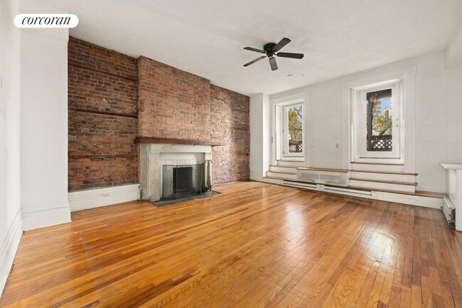 Building Photo - 37 Bank St