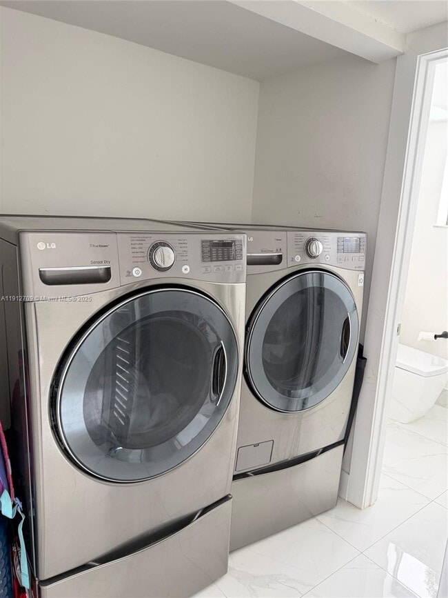 Building Photo - 1271 SW 124th Ct