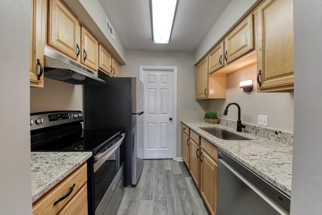 Kitchen 002 - 911 Outlook Ridge Ln