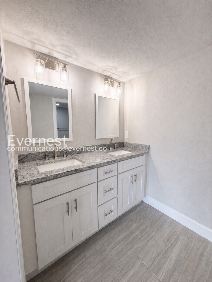 Building Photo - 13601 Frigate Ct