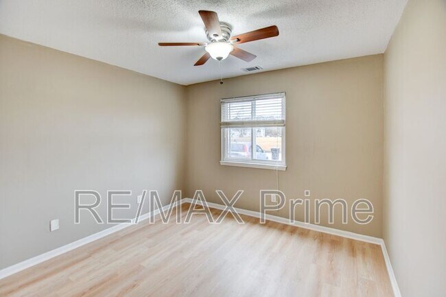 Building Photo - 700 Alder Cir