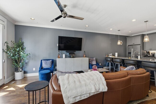 Building Photo - Wedgewood Houston Townhome