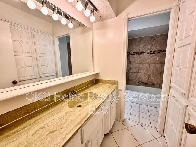 Building Photo - 9817 Grimsbey Ct