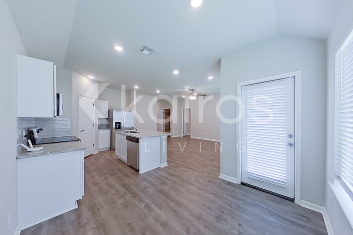 Building Photo - 405 Mango Dr
