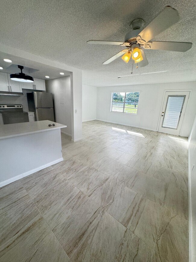 Building Photo - 266 Burgundy Ave