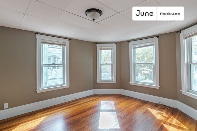 Building Photo - 28 Charnwood Rd