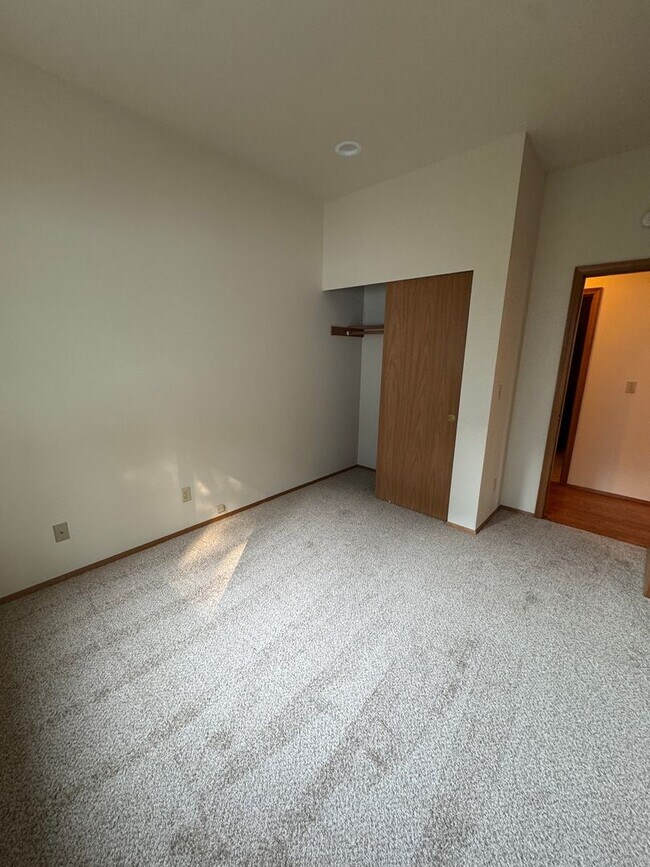Building Photo - HEART OF SILVERDALE - 4BED 3 BATH HOME
