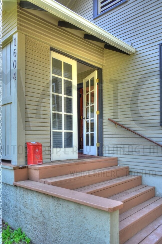 Building Photo - 1604 E 11th Ave