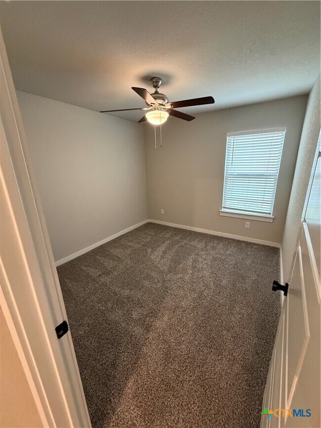 Building Photo - 1100 RIVER WOOD