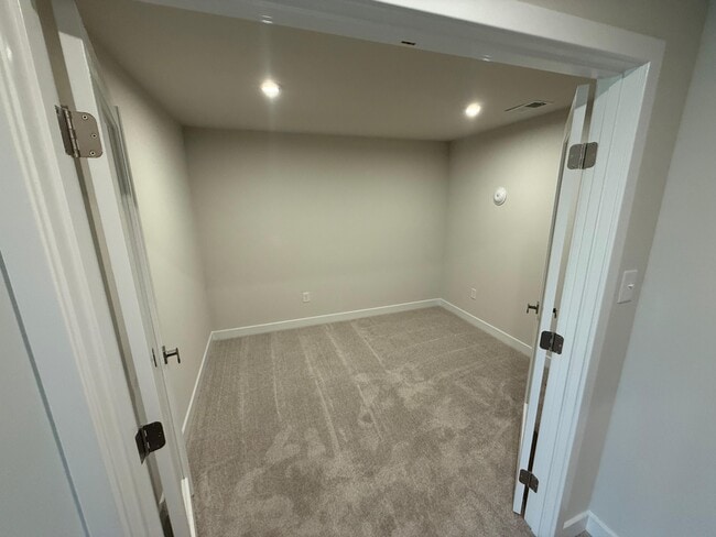Building Photo - 1013 Arborway Ln