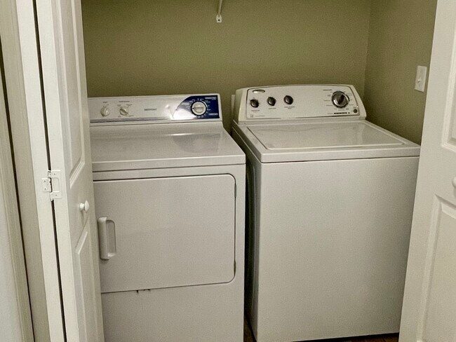 Building Photo - 4434 Gearhart Rd