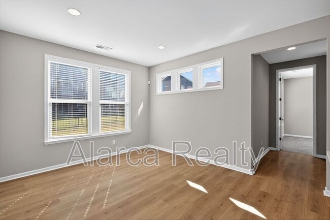 Building Photo - 256 W Waterlynn Rd