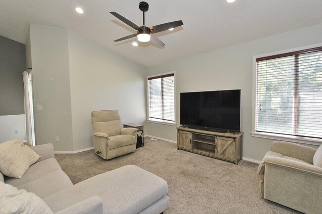 Building Photo - 1915 W Mulhuland Ct