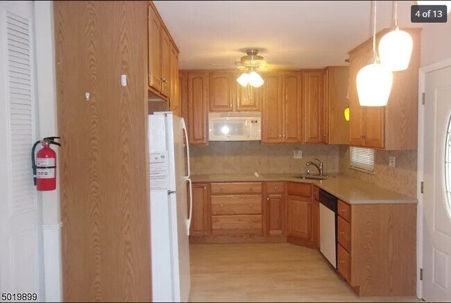 Kitchen - 865A Inverness Ct