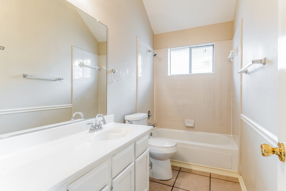 Building Photo - 2624 Beeman Dr