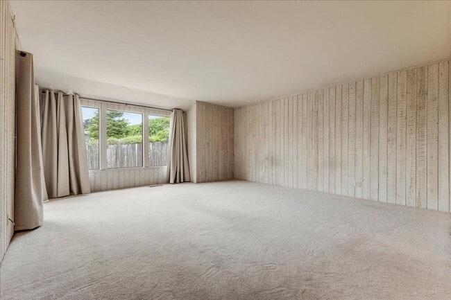 Building Photo - Sunny Carmel Two Bedroom - Carmel School D...