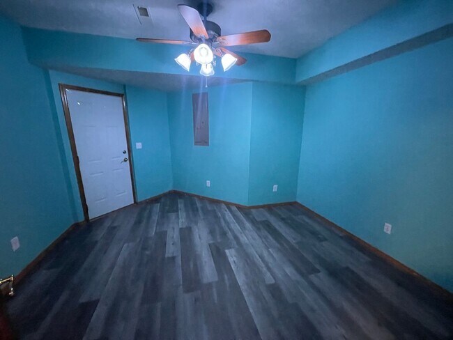 Building Photo - Beautiful 4 bedroom 4 bath 2 car garage - ...