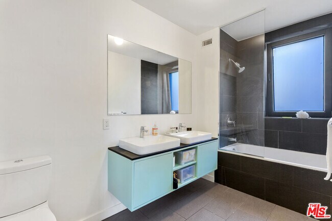 Building Photo - 3248 Descanso Dr