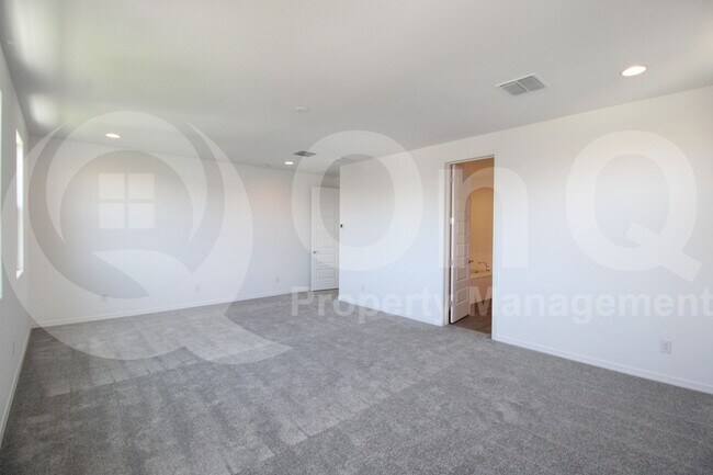 Building Photo - 19031 E Braeburn Ln