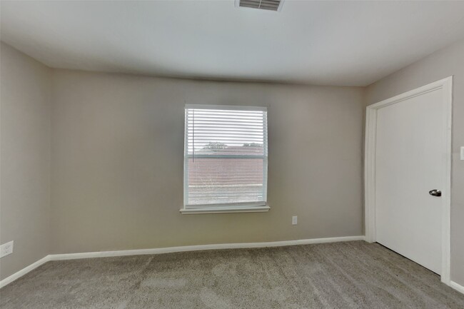 Building Photo - 2506 Buckminster Dr