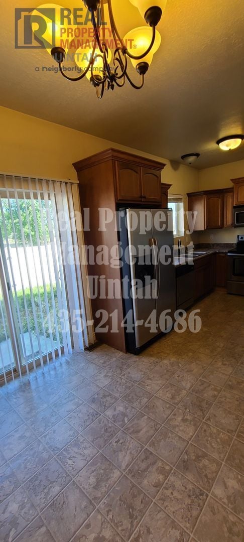 Building Photo - 3 bed 2.5 bath townhome in Fox Run