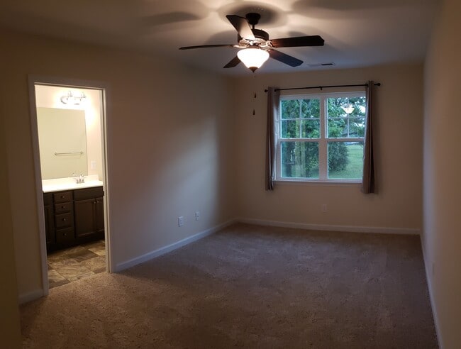 Building Photo - 409 Justice Farm Dr