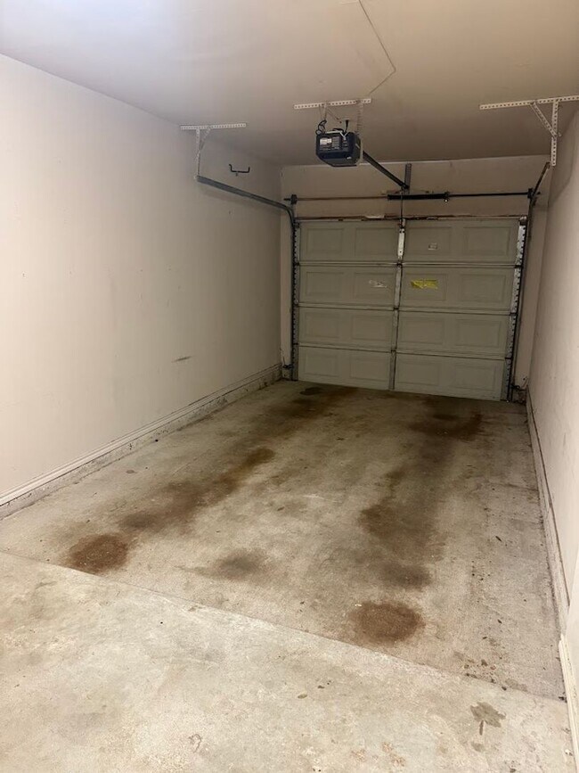 Building Photo - Pointe 360 - 1 Bedroom w/ private garage