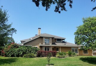 Building Photo - Spacious Townhome in the Heart of Dr. Phil...
