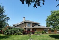 Building Photo - Spacious Townhome in the Heart of Dr. Phil...