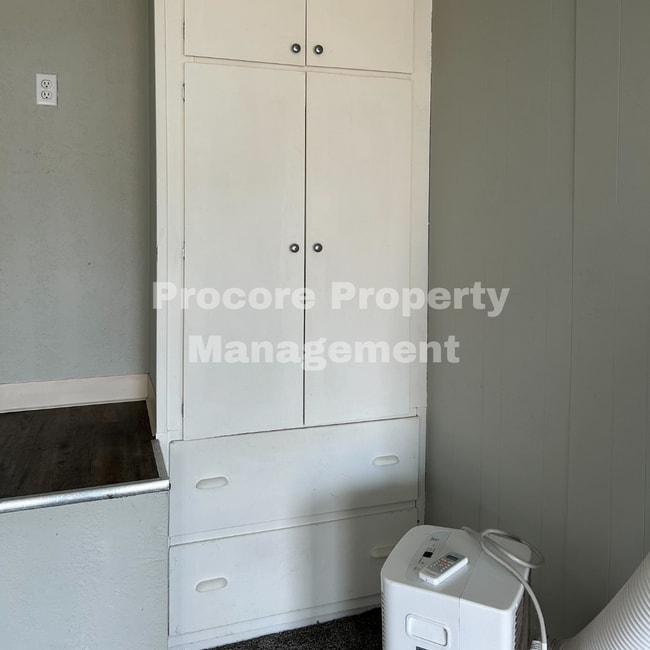 Building Photo - 303 Ivy St