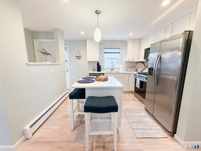 Building Photo - 945 E Broadway