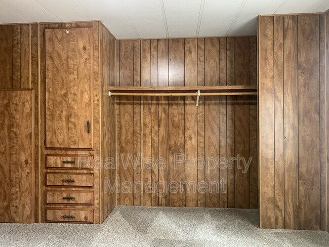 Building Photo - 4620 Redwood Ave