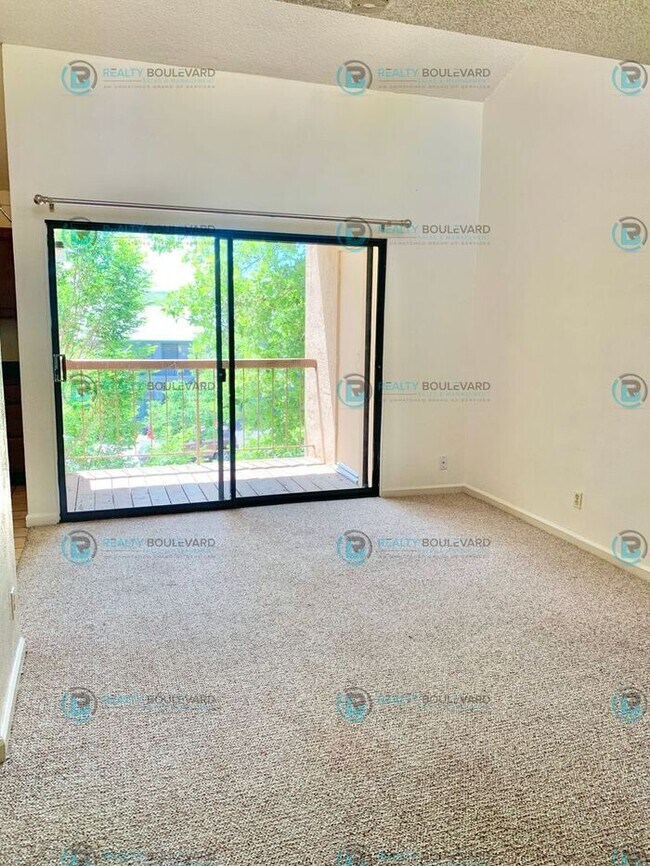 Building Photo - Chic Studio with Open Bedroom & Pool