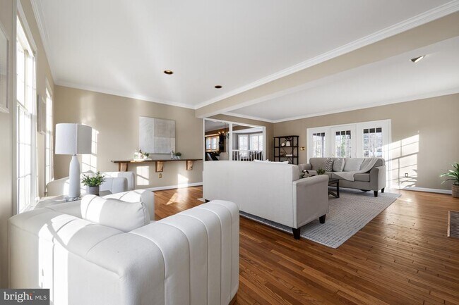 Building Photo - 8815 Surrey Ct