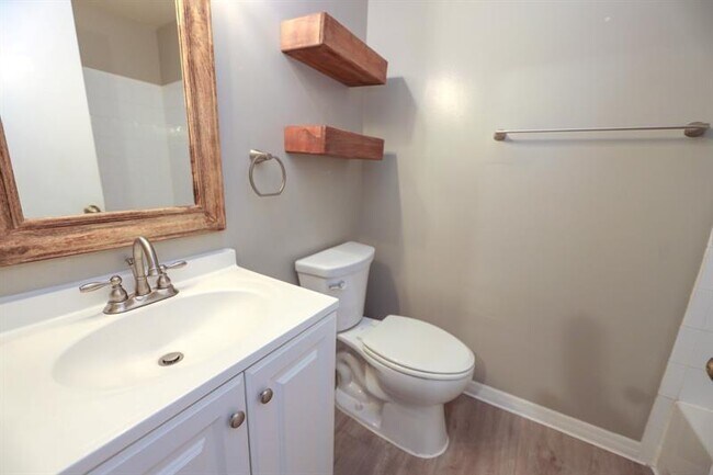 Building Photo - 6006 Plum Isle Way